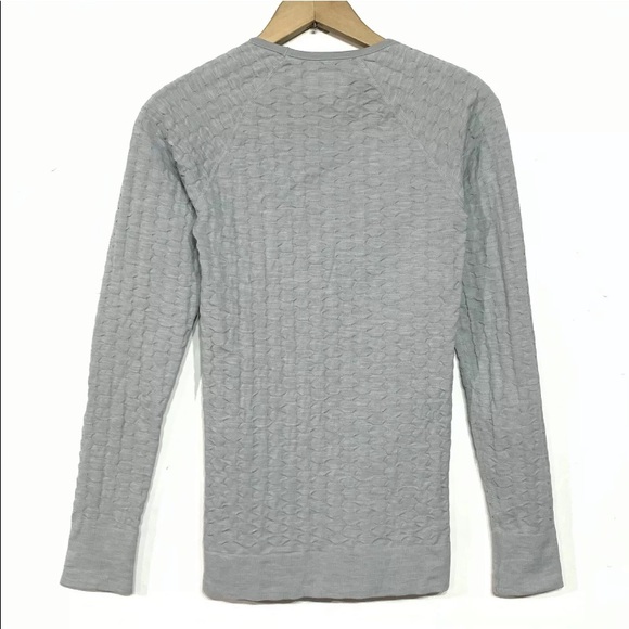 Athleta Quilted Breathable Long Sleeve Top W/Thumbholes - Picture 3 of 6